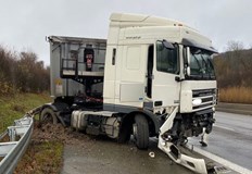 Двама шофьори са в болница след челен сблъсък край РазградТежка