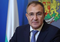 Въпреки бюджетните предизвикателства правителството търси начин да подпомогне възрастните хора