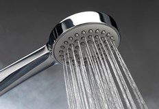 Високата температура разрушава защитната бариера и премахва естествените маслаВ студените