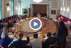 Лена Бориславова Управляващите приеха написания от Пеевски закон с който