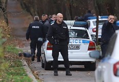 Извършителят е бивш партньор на жертвата и се укриваЖена собственичка