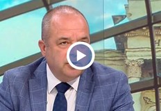 Той смята че правителството има възможност да избегне криза с