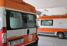 Мотоциклетистът е със счупено рамо а велосипедистът с шийни