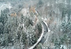 Метеоролози предупреждават за опасност от падащи дървета и черен ледПървият