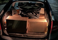 Шофьорът и спътникът му обяснили че са намерили тютюневите изделия