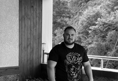 Приятел на жертвата стрелял с газов пистолет в опит да