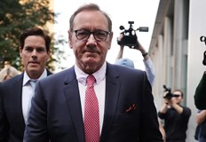 Актьорът публикува видео обръщение след медийни публикации че живее на