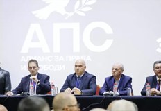 Евродепутатът и бившият кмет на Кърджали обявиха че няма да