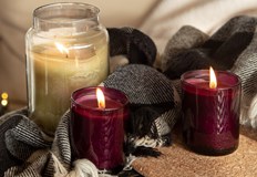 Парафиновите свещи отделят токсични химикали и могат да отключат астма