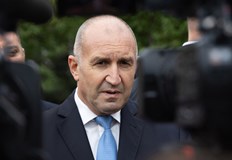 Кабинетът налива пари в Украйна докато отбраната ѝ се разпадаДържавният