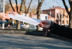 Потребителите имат право да развалят договор сключен извън търговски обект