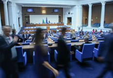Само 42 депутати подкрепиха предложението на Радостин ВасилевПарламентът отхвърли проекторешението