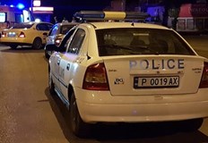 Жената е с порезни рани по шията и лицето мъжът