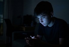 Евродепутатите настояват за край на безкрайното скролване и манипулативните алгоритмиЕвропейският