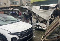 Жена е объркала педалитеЛек автомобил се вряза в сергии на