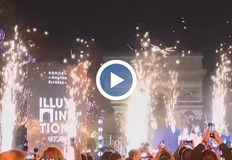 Церемонията се отличаваше със специално звуко светлинно шоу наречено Стереофония Париж официално