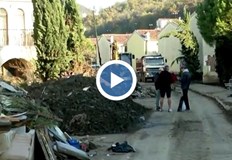 Жители чистят сами институциите си прехвърлят отговорността40 дни след опустошителния