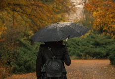 Температурите падат с 5 10 градуса валежи в цялата странаВторникът ще