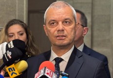 Лидерът на Възраждане предупреди за катастрофално задлъжняване и критикува отказа