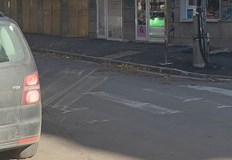 Народният представител показа абсурден пример с полубоядисана пешеходна пътека която