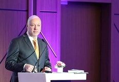 Премиерът отчете че над 60 от висшистите и близо 30