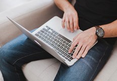 Измамници се представят за служители и изискват банкови данни под