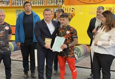 Пенчо Милков връчи на европейския вицешампион по вдигане на тежести