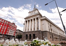 Законовите промени ще позволят продължаване на операциите в рафинерията след