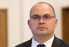 Наемател на базата е сестра на кандидат за кмет от