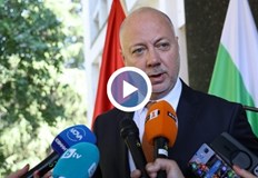 Премиерът разпореди денонощен мониторинг в Симитли укрепват скъсана дига на