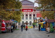 Пързалката пред Операта ще радва русенци с ново осветление и