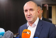 Президентът обвини Пеевски и Борисов в демонтаж на държавата заради