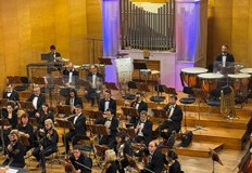 За първи път престижният форум започна с концерт на бивши