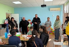 Военният дари средства на децата от Центъра за обществена подкрепаГенерал майор