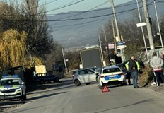 И двата автомобила са с унищожени предници няма данни за