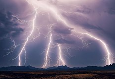 Рекордните 45 000 мълнии са регистрирани за едно денонощиеЗвукът от