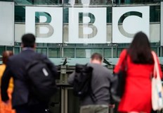 Вчера генералният директор Тим Дейви и главният изпълнителен директор Дебора