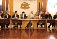 Дипломати и бизнес обсъдиха проблемите на трудовия пазар в областната