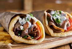 Властите проверяват за вносно месо от БългарияПотребителите в Гърция ограничават