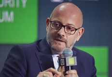 Евродепутатът заяви че семейството му не е намерило верния подход