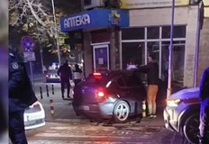 Инцидентът се размина без пострадали след удар с такси на