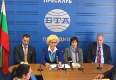 Споменават се имена на адвокати свързани с Паскал и Пепи