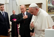 Руският президент занесе в болницата икона на Св Александър Невски