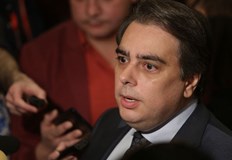 Лидерът на Продължаваме промяната обяви че бюджетът е издънен заради