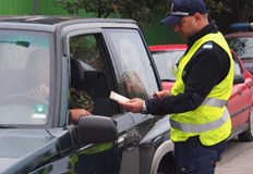 Шофьорът с двойно гражданство предложил 10 евро за да избегне