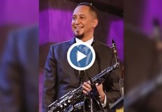 Шоуменът почете паметта на своя най добър приятел от детинство с