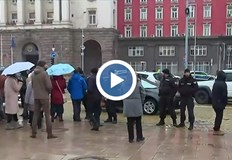 Протестиращите спряха движението в Триъгълника на властта с искане за