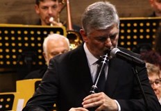 Виртуозният музикант почете паметта на Петър Петров – Парчето преди