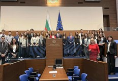 Участници в Младежката академия дискутираха фалшивите новини и популизма с