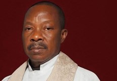 Доналд Тръмп заплаши с военна намесаАнгликанският свещеник Едуин Ачи който